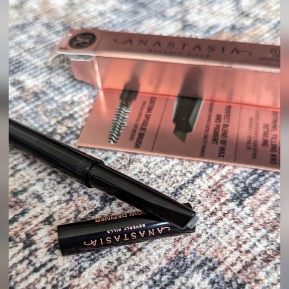 Anastacia Brow Definer Pencil in Medium Brown mini with spoolie brush - Picture 6 of 7